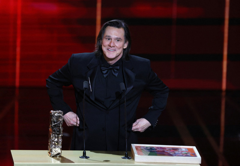 金凱瑞出席凱薩獎親自領獎，話題卻圍繞在他到底是不是本人。（達志影像）