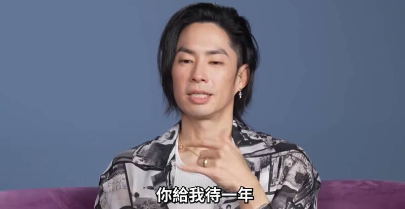 吳建豪上YouTube節目分享童年往事。（翻攝YouTube）