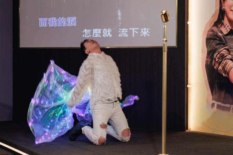 參賽者穿上霓虹蝴蝶戰袍。（相信提供）