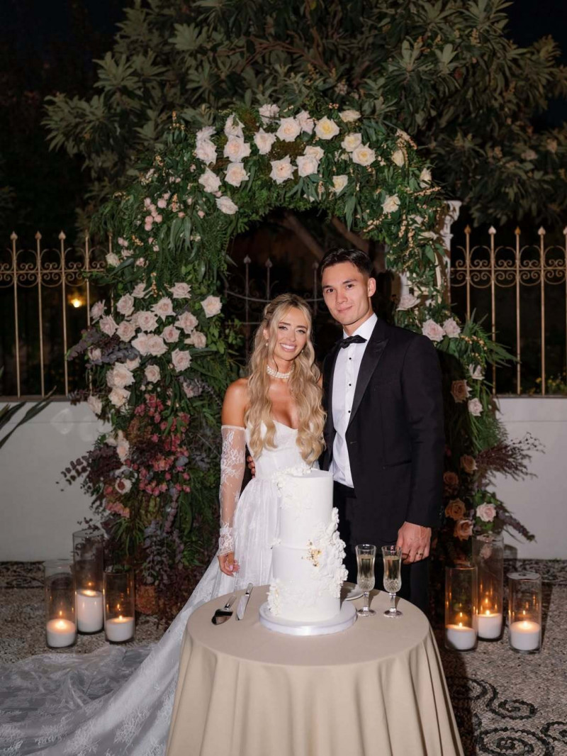 費仔去年底才與哈娜結婚，至今仍愛得火熱。（翻攝自IG）