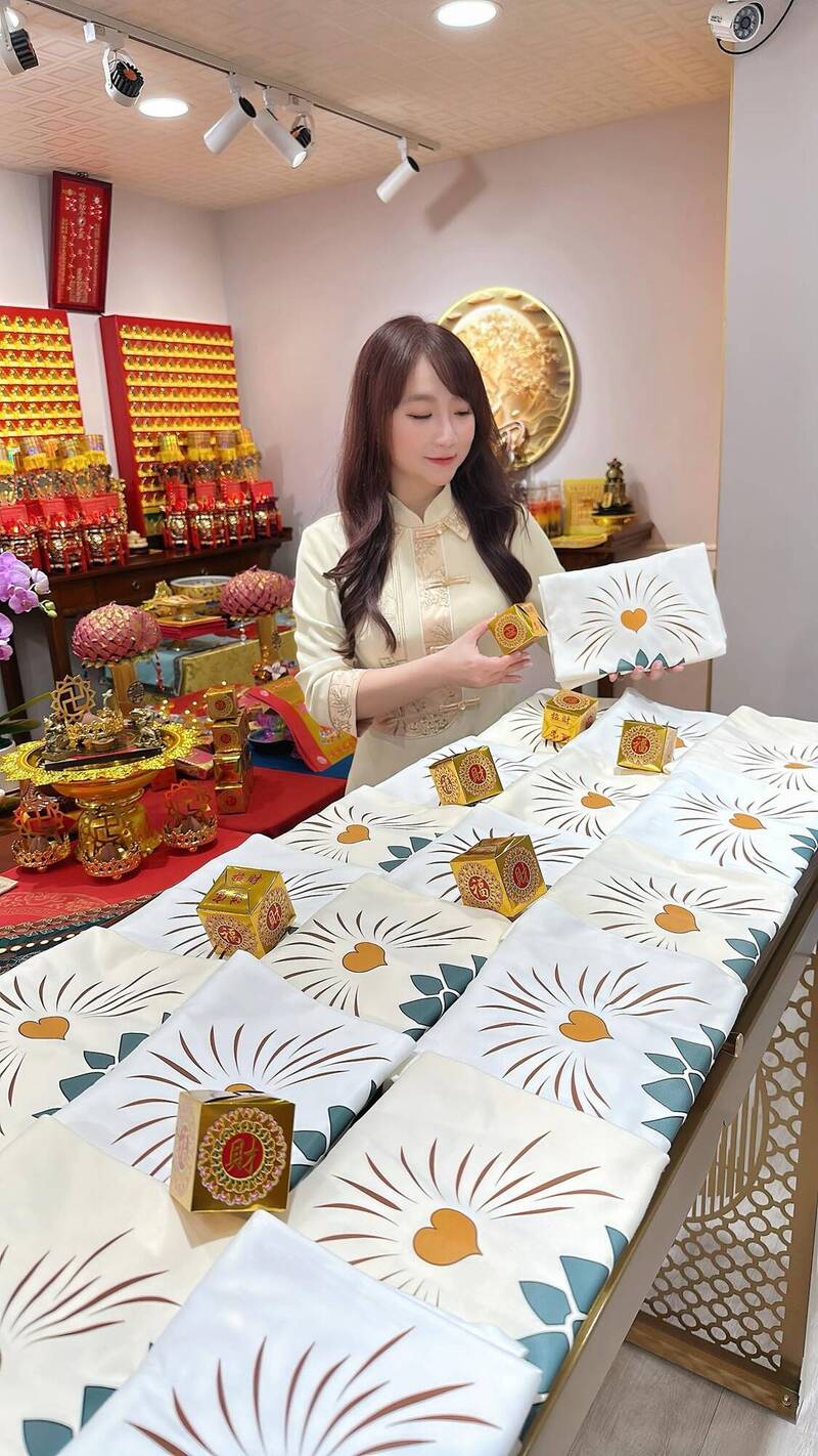 丙午火年本身就帶著「動」與「快」的頻率，內心更需要「穩定」的聚焦點，才不會被外環境氛圍帶著跑。（菲菲老師提供）