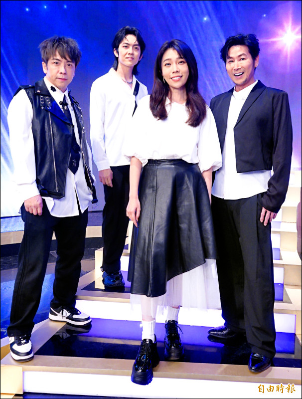 東諺（左起）、郭忠祐、蔡家蓁、阿玟擔任主持班底培養出好默契。（記者潘少棠攝）