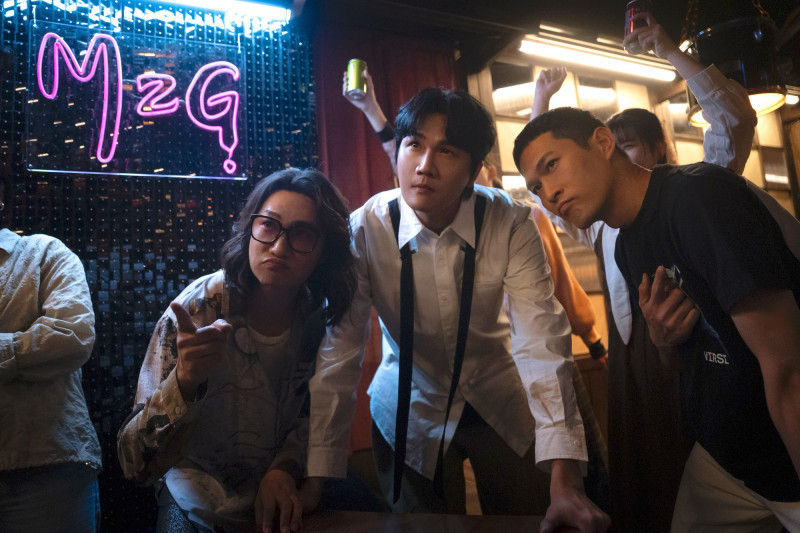 「宇宙人」方Q（左起）、 小玉、阿奎客串《欠妳的那場婚禮》。（公視提供）