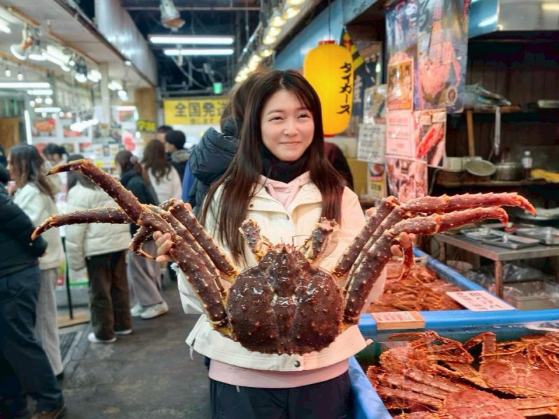 翁鈺鈞難忘帝王蟹。（全球巨星有限公司提供）