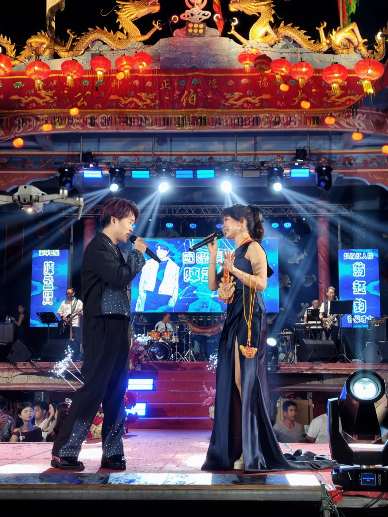 翁鈺鈞與陳孟賢到印尼參加商演。（全球巨星有限公司提供）