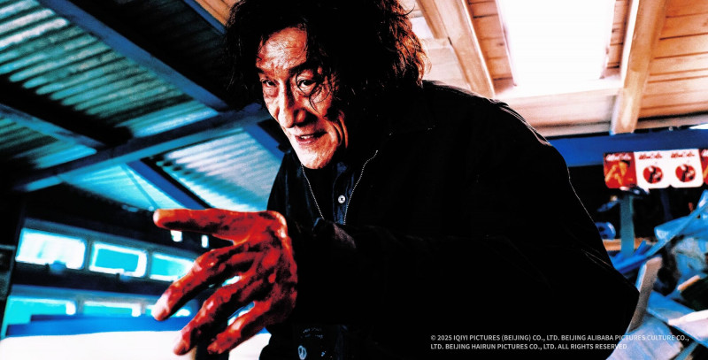 梁家輝在《捕風追影》展現精湛演技，癲狂廝殺。（鴻聯國際提供）