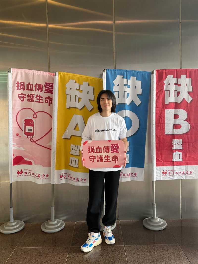 蕭敬騰緊黏老婆Summer被拍 超暖舉動曝光