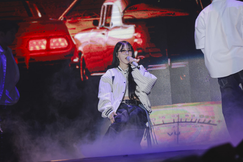 玟星在《2026 K-WONDER CONCERT》演出時小露性感腹肌。（SHOWOFFICE提供）