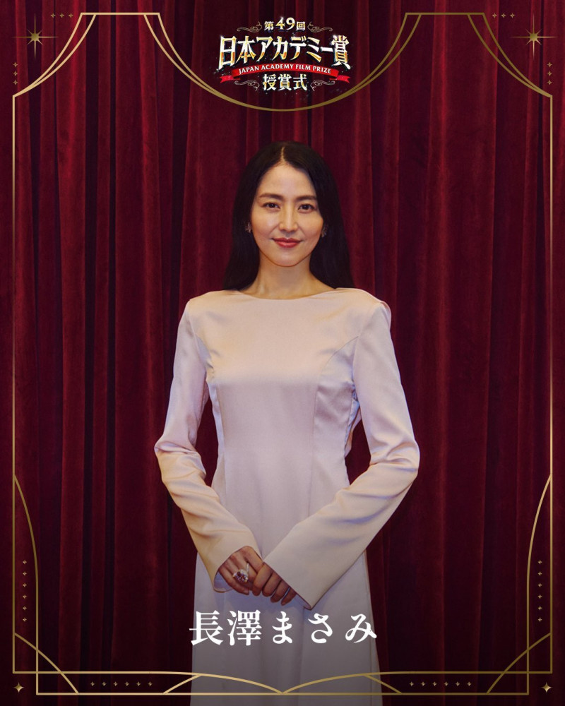 長澤雅美出席日本電影學院獎，卻被日媒毒舌評論像穿護士裝。（翻攝自X）