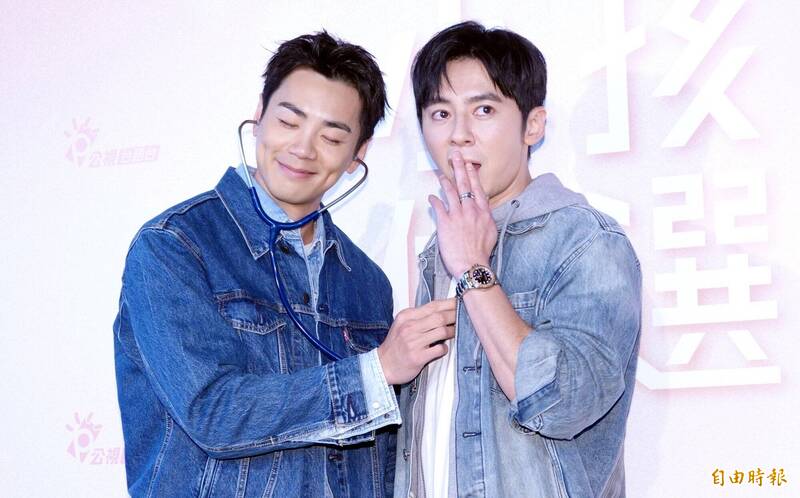 李國毅（右）在劇中挑戰詮釋同性戀，被直男禾浩辰硬生生「掰彎」。（記者潘少棠攝）