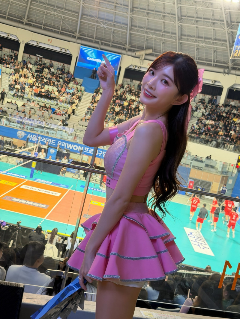 桃氣女孩穎樂首次在排球場上與韓國人氣啦啦隊同台演出。（影響力動能）