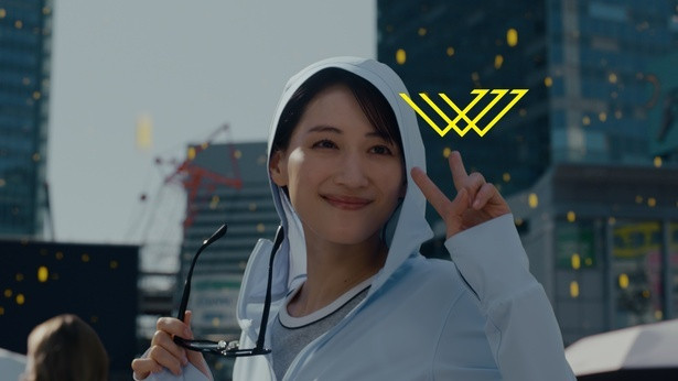 綾瀨遙為日本UNIQLO拍攝新廣告。（翻攝自X）