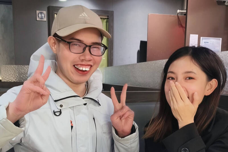 不久前鄧佳華（左）才傳出疑似交新女友網美「來心」。（翻攝自臉書）