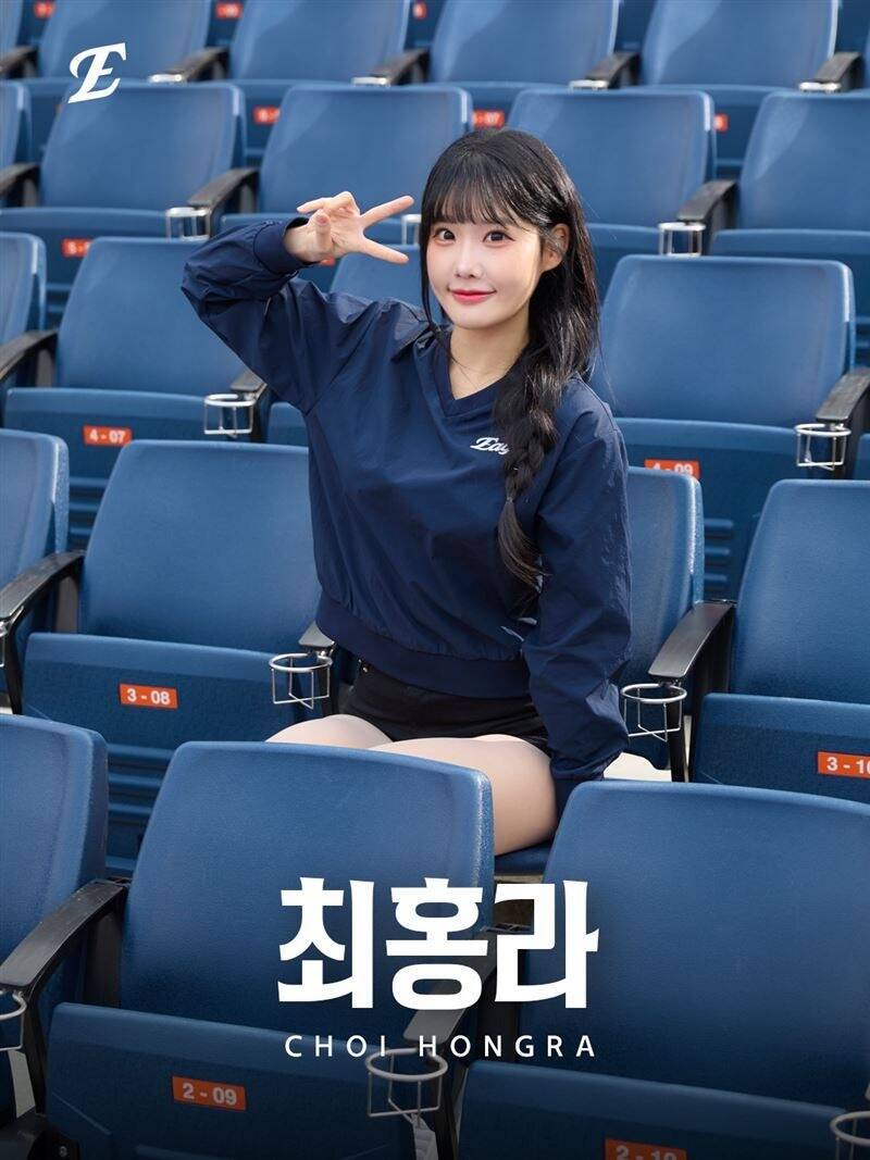 新竹攻城獅Pilots Crew的崔洪邏入選韓華鷹啦啦隊陣容。（翻攝自IG）