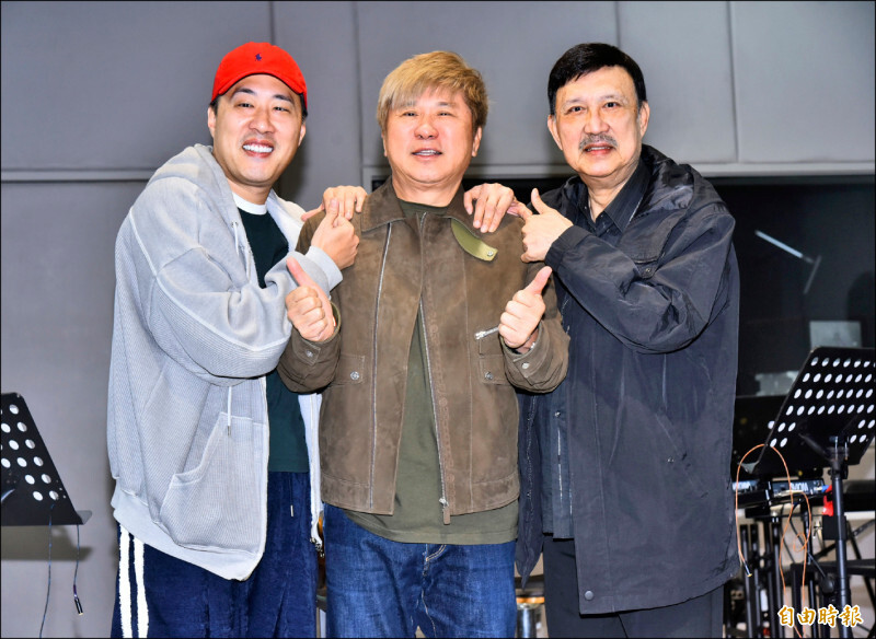 余天（右起）、胡瓜、余祥銓上個月才合體為「鑽石舞台之夜」北流演唱會練團。（資料照，記者陳奕全攝）