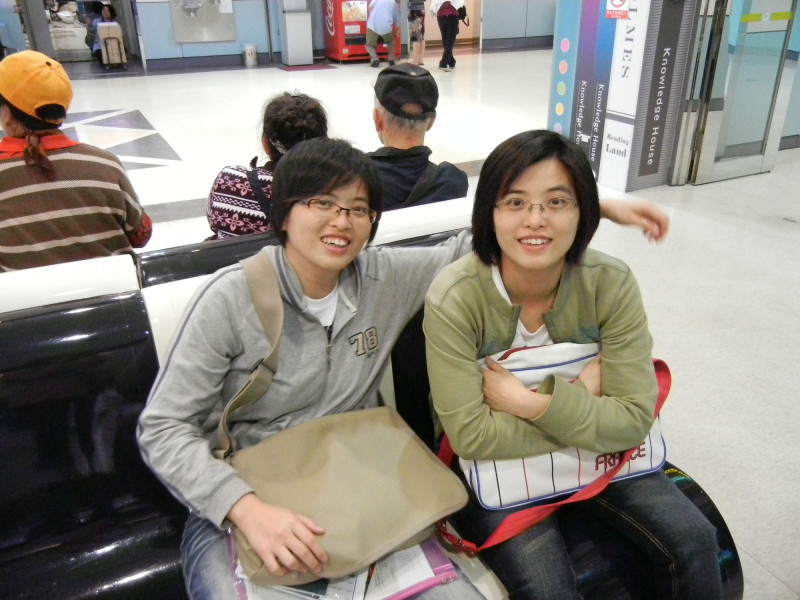 楊若慈（圖右）與妹妹楊若暉（圖左） 兩人三腳相依為命。（楊双子（楊若慈）提供）