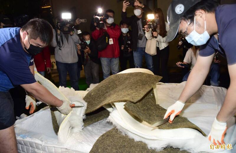 大S閃嫁具俊曄引起汪小菲不滿，上演了一場床墊鬧劇，最後在S Hotel以廢棄物處理。（資料照，記者潘少棠攝）