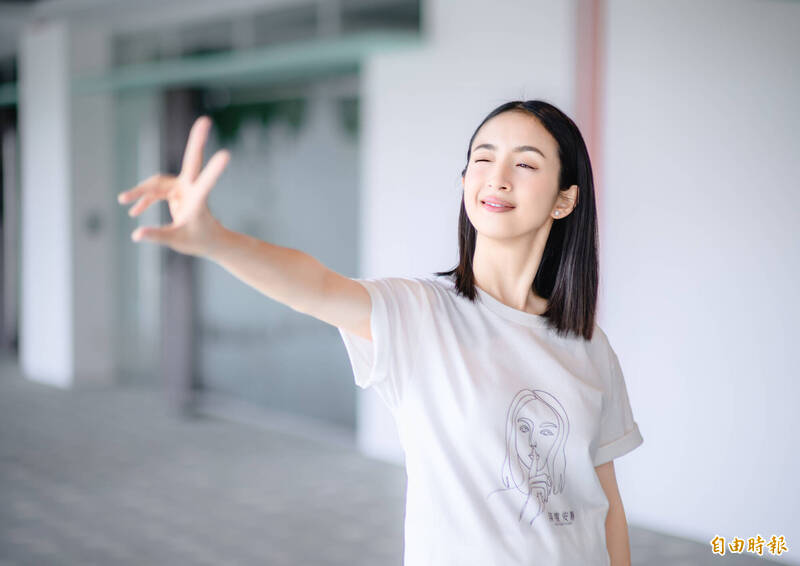 林依晨形容如今的表演狀態，是一種「鬆弛的緊繃」。（記者王文麟攝）