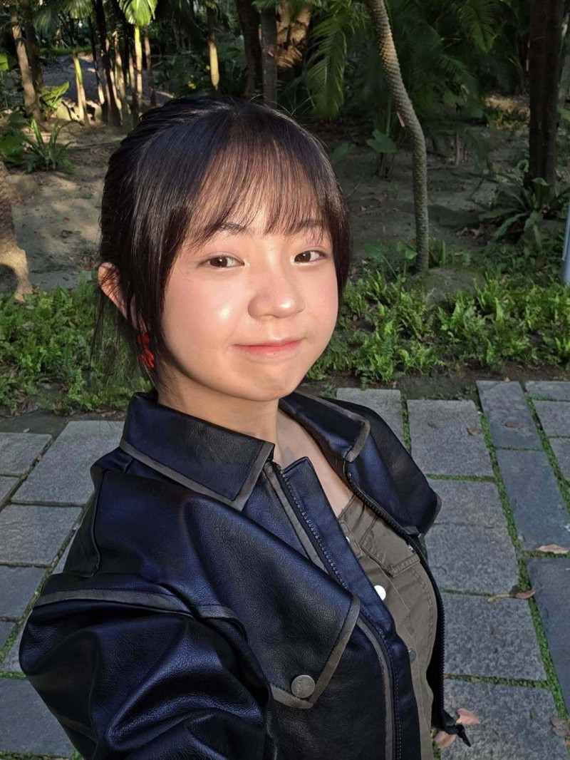 現在18歲的吳以涵已是個青春少女。（翻攝自臉書）
