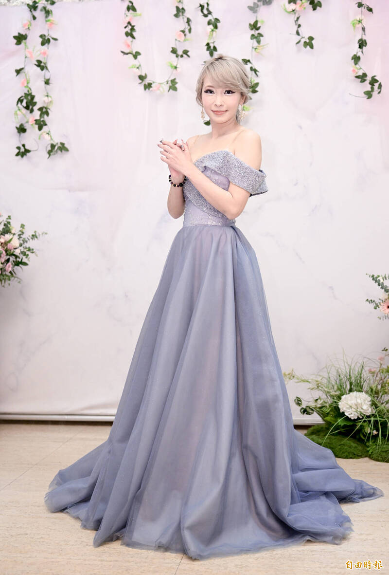 Makiyo（圖）擔任主播劉盈盈婚禮伴娘。（記者王文麟攝）