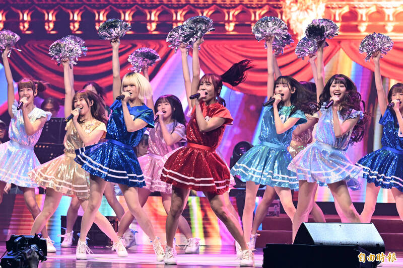 女團「TPE48」以《夢之路》熱鬧開場。（記者胡舜翔攝）