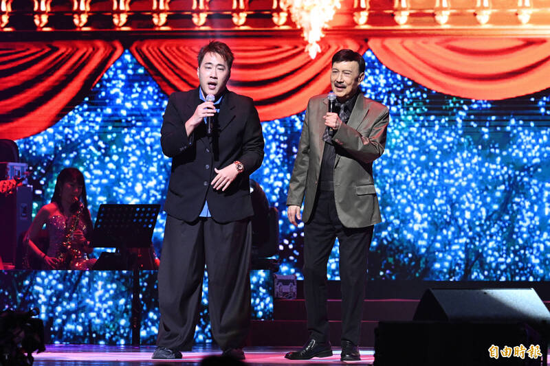 余祥銓（左）被虧，在《榕樹下》加入饒舌很難聽根本鬼吼鬼叫。（記者胡舜翔攝）