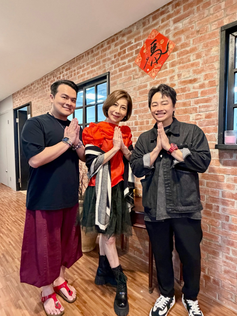 黃浩詠（左起）、郎祖筠都將參與賴銘偉擔任宮主的廣澤宮神遊春巡真人扮仙盛典。（大溪鳳山寺廣澤宮提供）