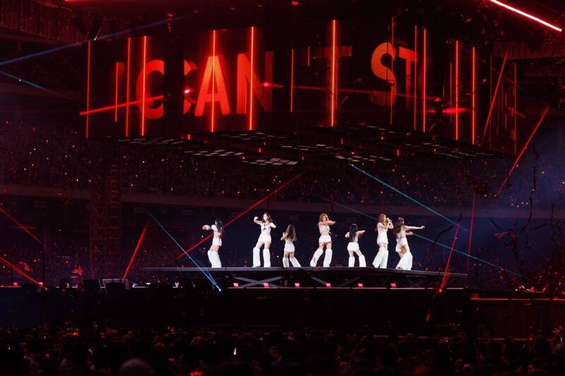 南韓超人氣女團TWICE台北最終場，徹底把現場約4萬名ONCE情緒推到極限。（Live Nation Taiwan提供）