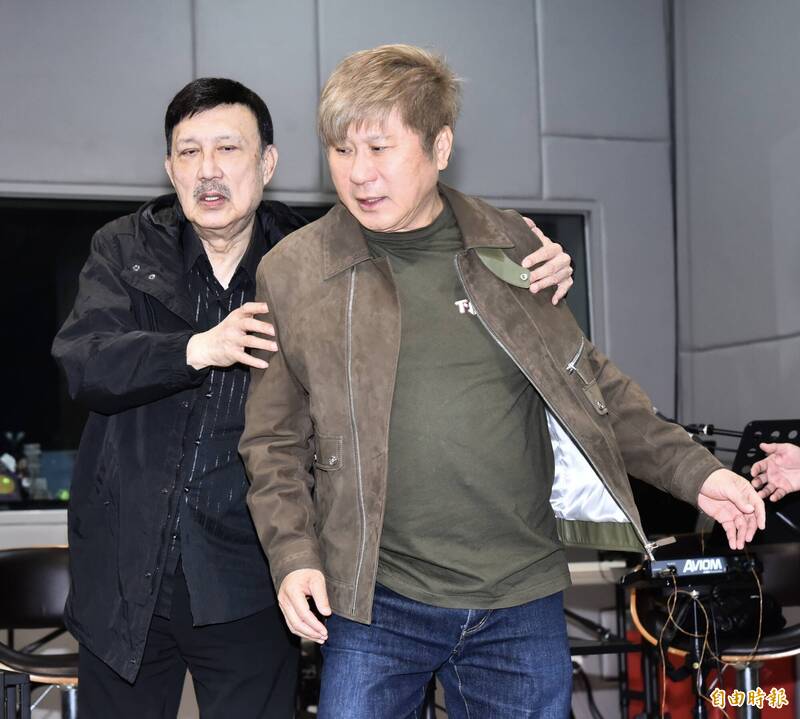 近期傳出《週末最強大》主持棒被余天（左）取代，胡瓜（右）會後受訪時感觸良多。（資料照，記者陳奕全攝）