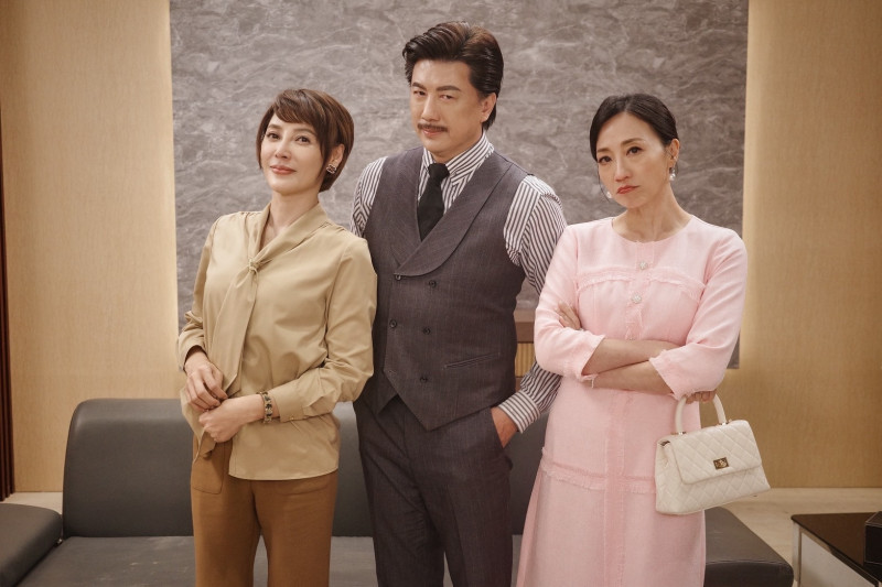 八點檔女星沙發激戰前夫「扣子當眾爆開」 死對頭撞見誤認抓姦現場