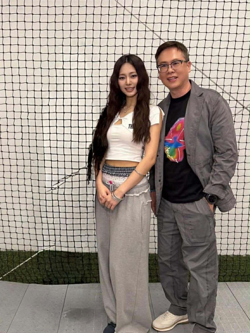 王兆杰把賈永婕P掉，獨留與子瑜合照。（翻攝自Threads）