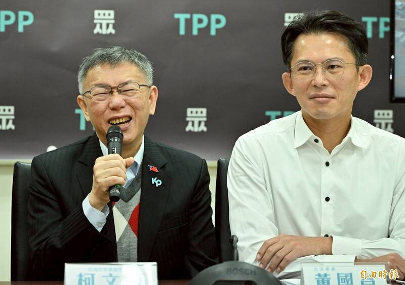 民眾黨創黨主席柯文哲（左）民眾黨主席黃國昌（右）。（資料照）