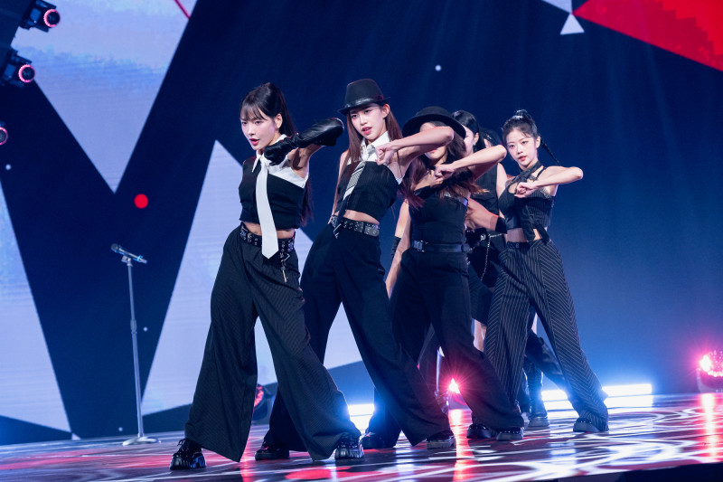 電豹女韓籍成員海莉（左一）罕見吐露心聲，坦言異鄉奮鬥的孤單。（華視提供）