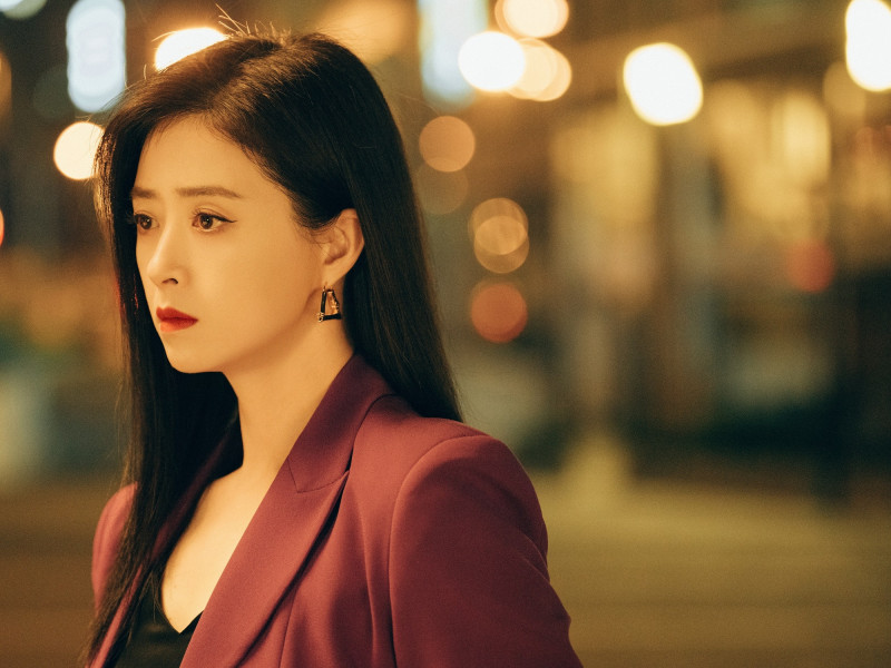 蔣欣在《暗戀者的救贖》看似想介入王珞丹婚姻其實別有用心。（CATCHPLAY+提供）