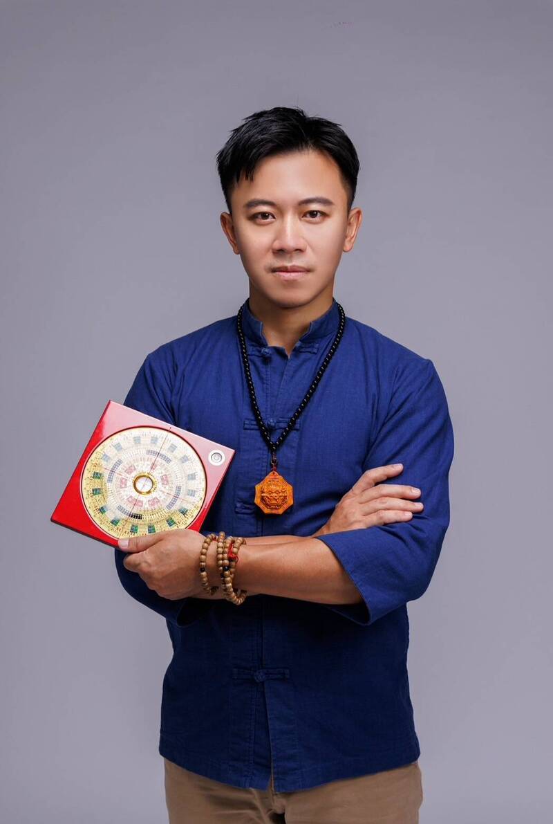 民俗專家高宏寓親授線上祭祖「零時差庇佑」SOP。（高宏寓提供）