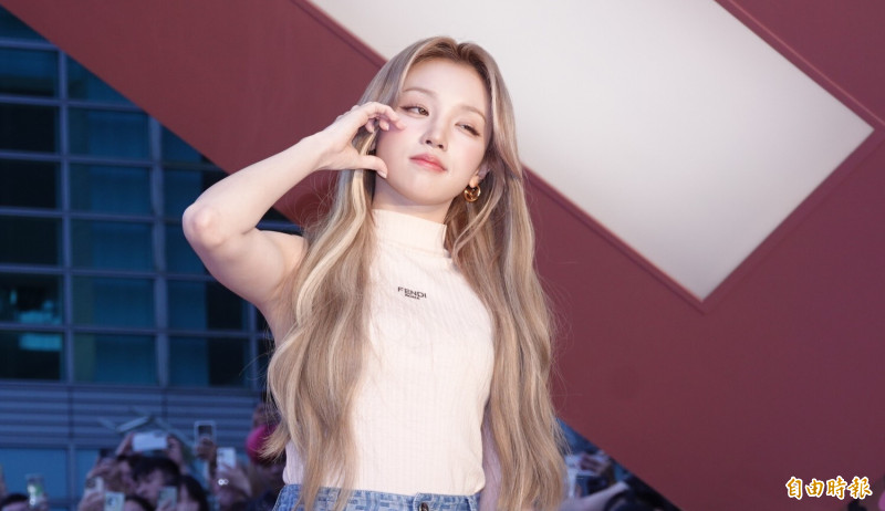 演唱會撞頭強忍暈眩工作 i-dle雨琦驚傳停工