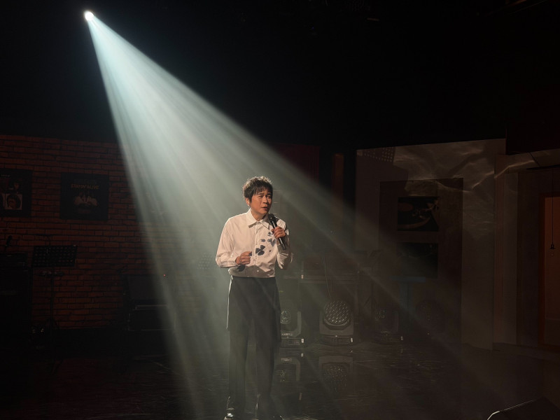 爆分居小11歲嫩妻！洪榮宏現身認了「發生了一些事」