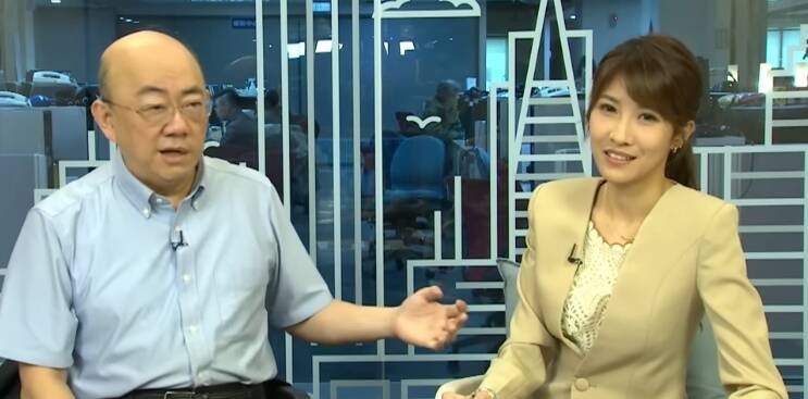 前立委郭正亮參與網路直播節目臉部出現異常狀況。（翻攝YT）