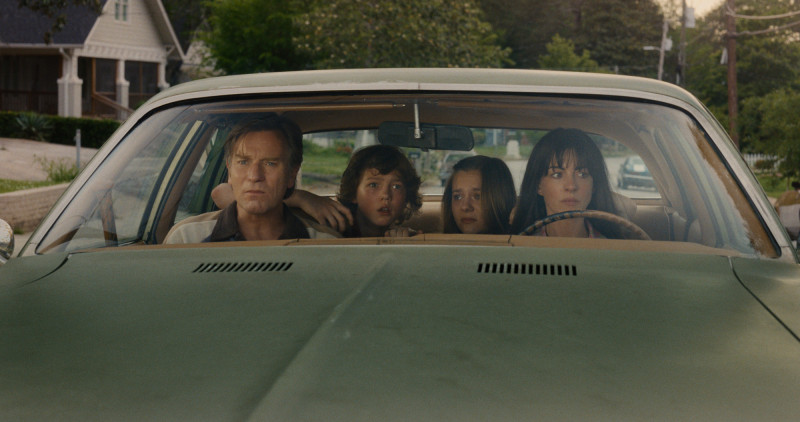 安海瑟薇好忙！《橡樹街末日》搭檔伊旺麥奎格 穿越回恐龍時代