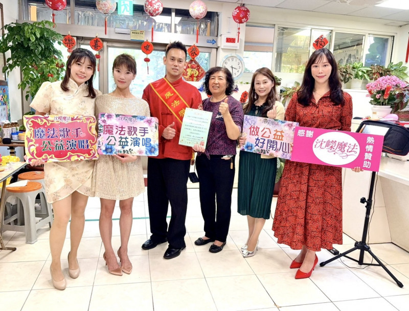 沈嶸帶領公益樂團前往長照中心義演。（沈嶸提供）