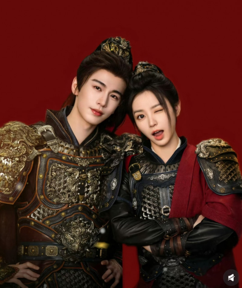張凌赫（左）和田曦薇主演的《逐玉》是當紅的熱播劇。（翻攝自網路）