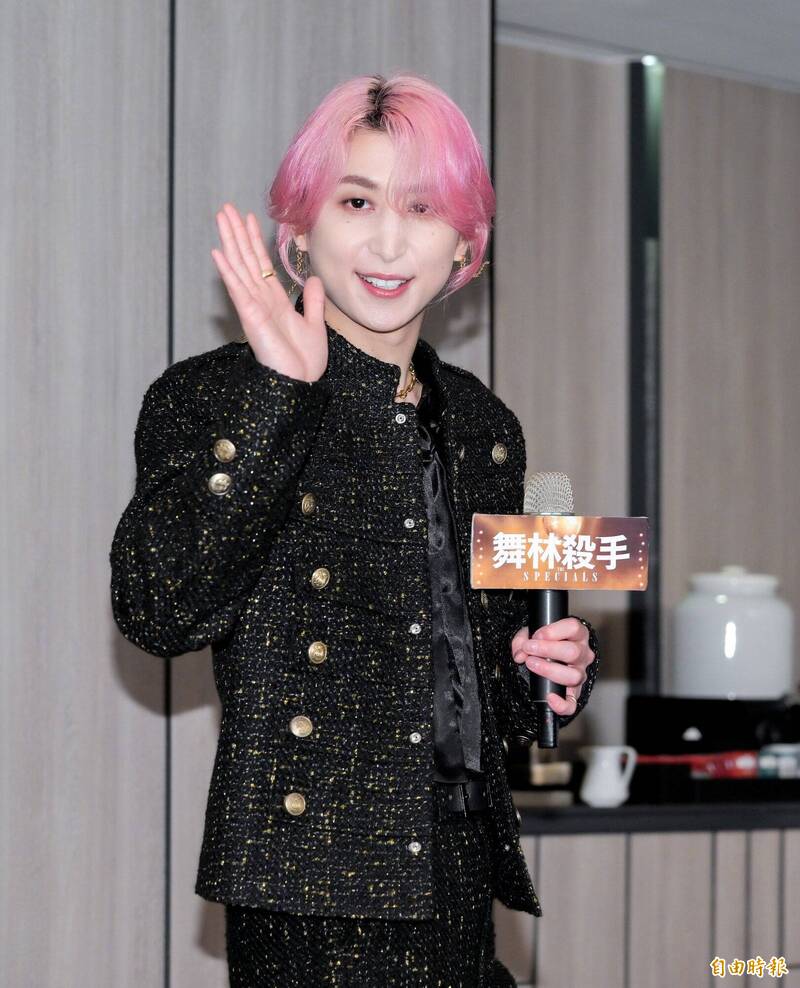 佐久間大介揮手。（記者王文麟攝）