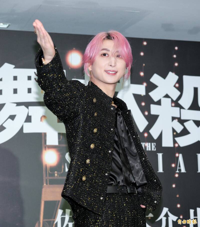 佐久間大介舉手。（記者王文麟攝）