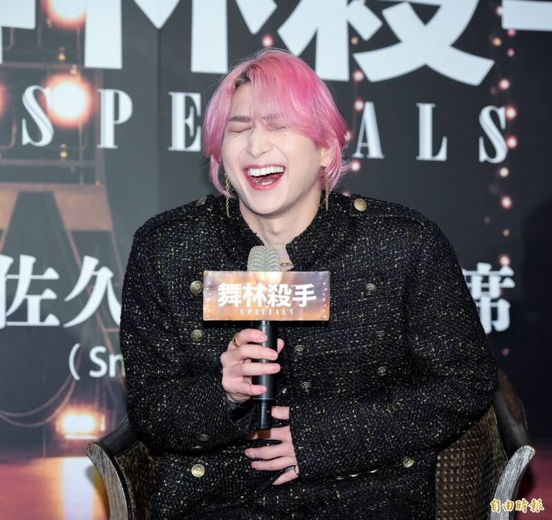 佐久間大介笑開懷，在記者會上相當開朗。（記者王文麟攝）