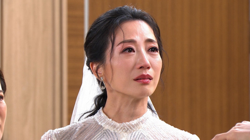 潘奕如在《豆腐媽媽》結婚被調包，上演「新娘不是我」的情況。（民視提供）