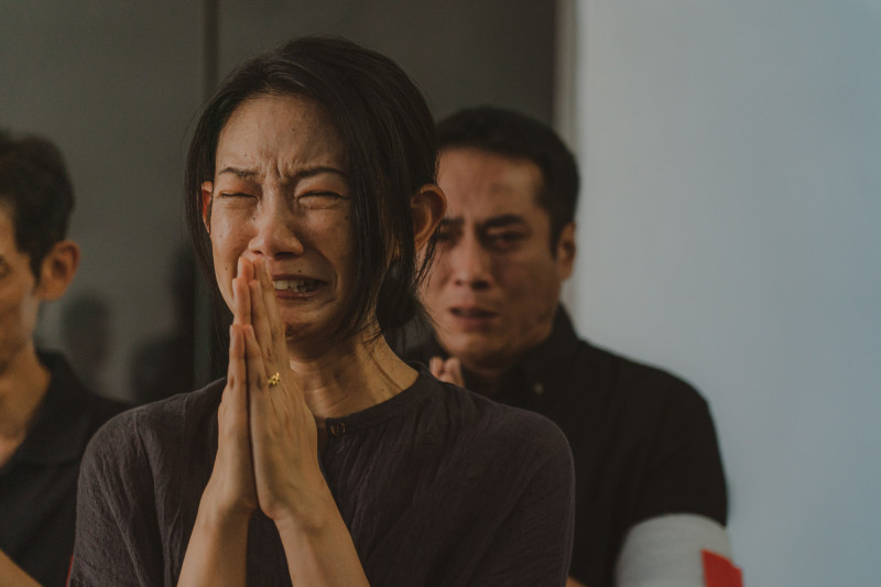 吳奕蓉進《都市開基祖》的首場戲，就要哭崩送別丈夫。（客家電視台提供）