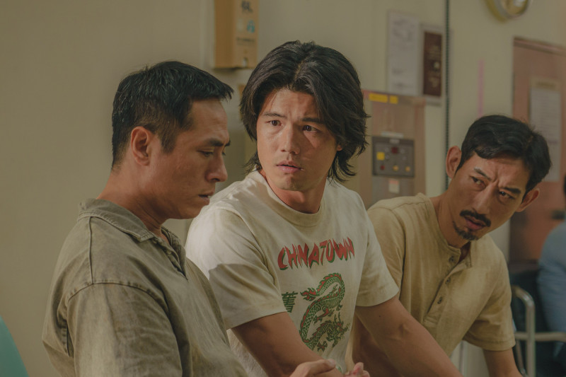 陳竹昇（右）在《都市開基祖》以台語互動，考驗其表演功力。（客家電視台提供）