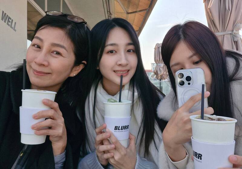 2女兒帶著旅遊  方文琳感動：就是想圓媽咪的夢