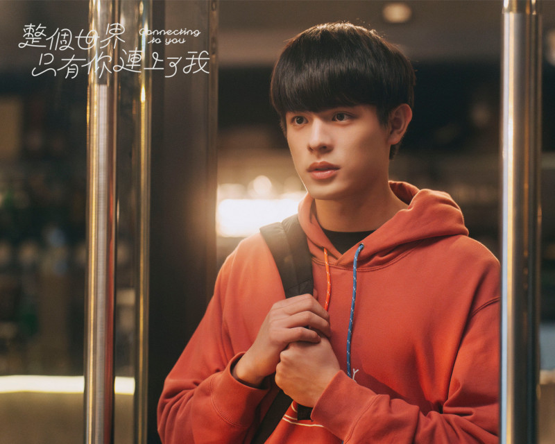 聞天祥也臉紅！邱以太新劇「衣服沒穿好」肉體誘惑 首映秒殺網暴動