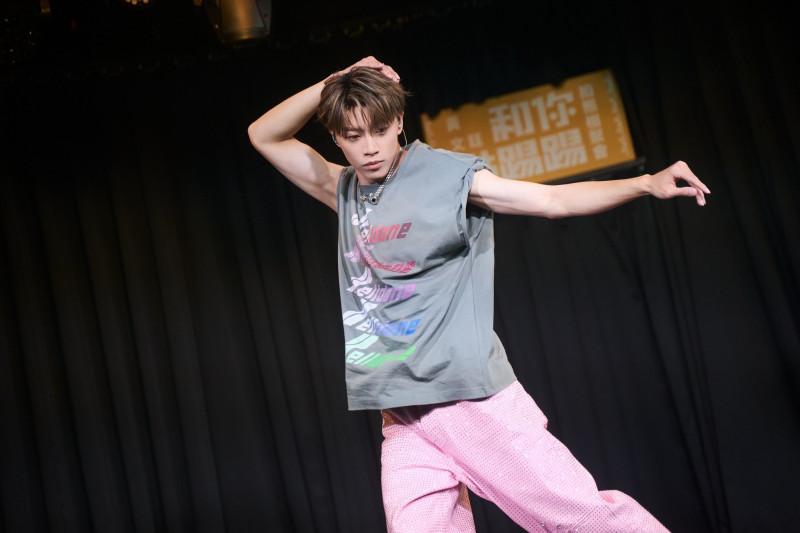 Ozone黃文廷竟遭同團成員「踢館」！傻眼反應曝光